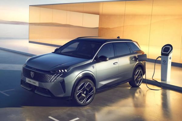 法系純電7人座來了！Peugeot E-5008現身車安網，上市倒數計時！ 21083